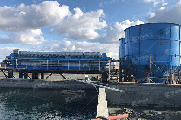 污泥脫水處理選廂式壓濾機(jī)還是帶式壓濾機(jī)好？