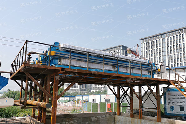 壓濾機(jī)濾板如何幫助壓濾機(jī)實(shí)現(xiàn)固液分離？