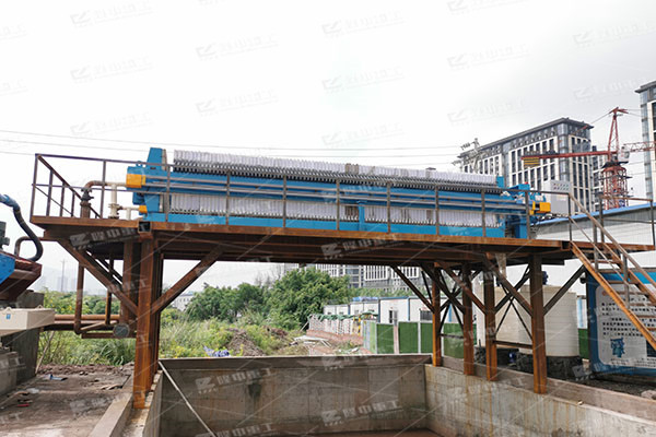 砂廠怎樣配置污泥壓濾機(jī)，如何達(dá)到高產(chǎn)？